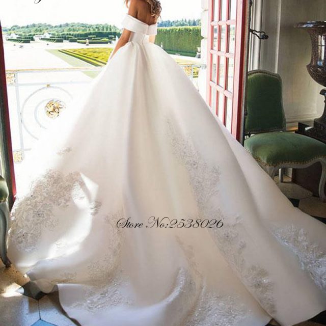 Liyuke Boat Neckline Luxury Ball-Gown Wedding Dress Satin Fabrics Elegant Princess Wedding Gown