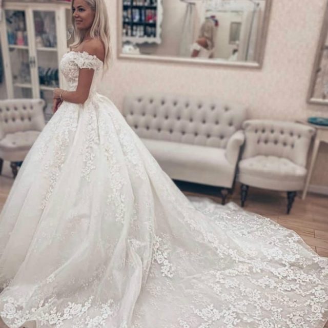 Off The Shoulder Wedding Dress 2020 Puffy Lace Appliques Plus Size Ivory Long Train Church Lawn Vestido De Novia Gowns for Bride