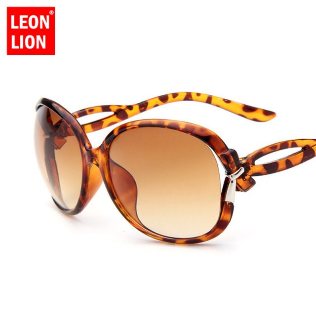LeonLion 2019 Butterfly Mirror Foot Sunglasses Women Plastic Oval Sun Glasses Luxury Travel UV400 Lunette De Soleil Femme