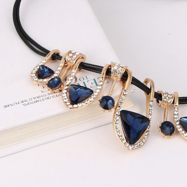 LEADERBEADS 2019 New Women’s Luxury Geometric Leather Chain Choker Necklace For Wedding Gift Jewlery Crystal Elegant Pendant