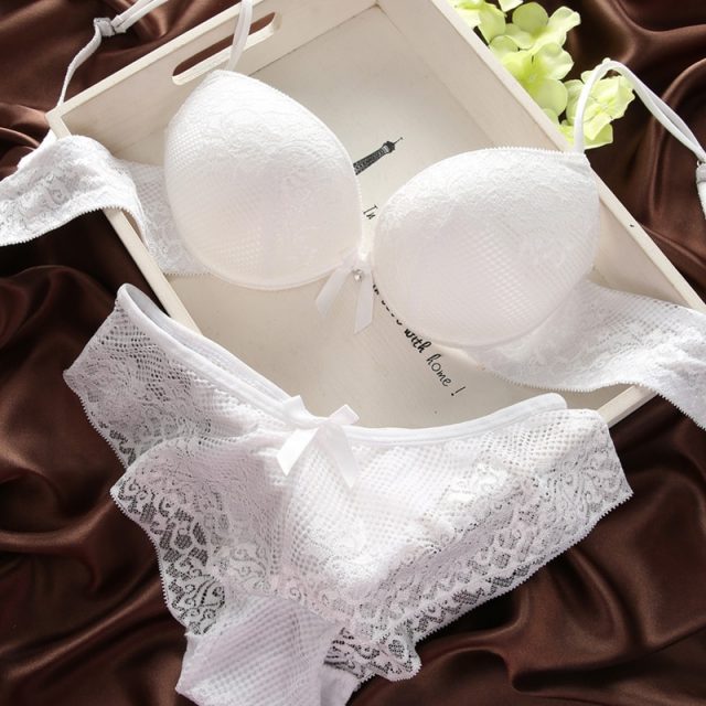 Fashion Sexy Lace Comfortable Underwear Hot-selling Women’s Bra Set Luxurious Vintage Lace Embroidery Push Up Bra And Panty Set