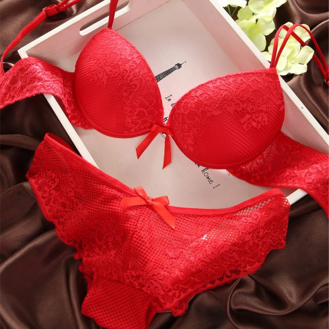 Fashion Sexy Lace Comfortable Underwear Hot-selling Women’s Bra Set Luxurious Vintage Lace Embroidery Push Up Bra And Panty Set