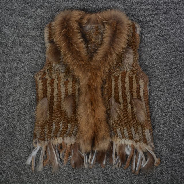 2019 New Arrival Women Real Rabbit Real Fur Vests Raccoon Fur Collar Winter Warm Fashion Gilet Waistcoat Ladies Coat S1700