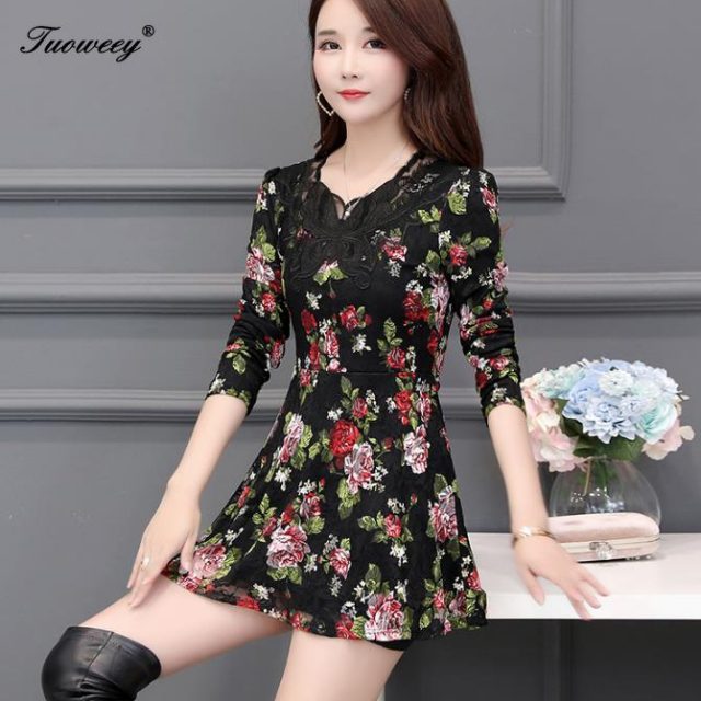 Flowers Embroidery Women Long Sleeve shirts Plus Size Mother Clothes 2018 Spring Fall New Lace O-Neck Fashion Black Red Dress