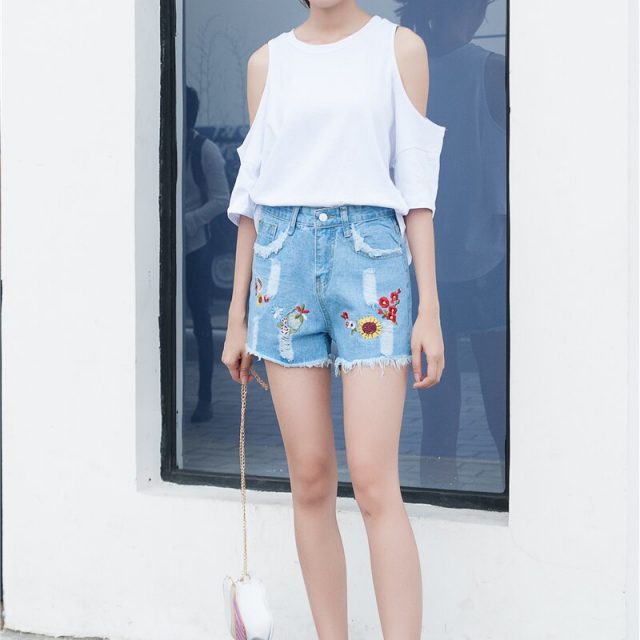 2019 Euro Style Women embroidery Denim Shorts Vintage mid Waist Tassel Jeans Shorts Street Wear Sexy Wide Leg Shorts For Summer