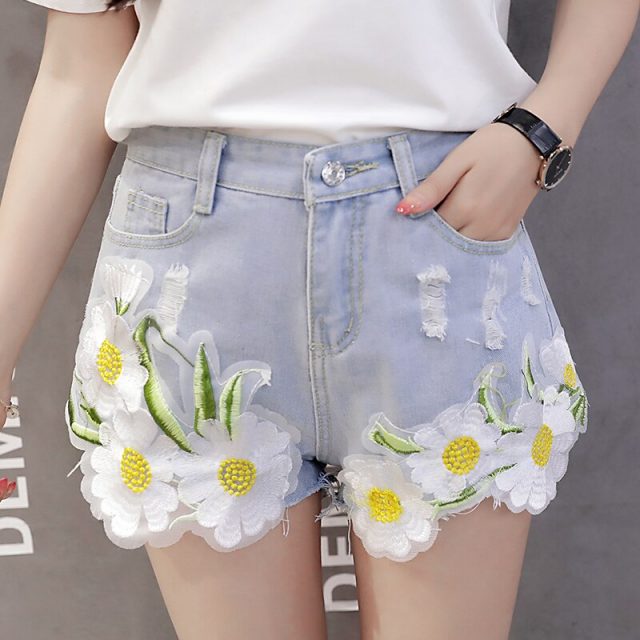 2019 Euro Style Women flower Denim Shorts Vintage mid Waist Tassel Jeans Shorts Street Wear Sexy Wide Leg Shorts For Summer