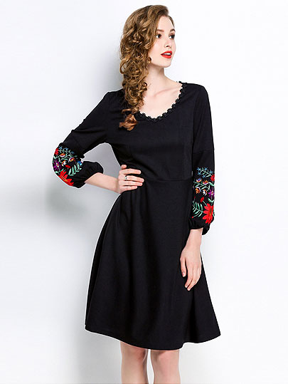 Vangull Plus size 5XL summer women casual Bohemian style Embroidered O-Neck dress 2018 new Pleated elegant vestido Black Dresses