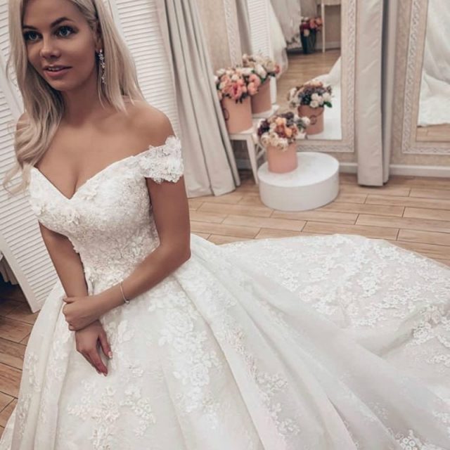 Off The Shoulder Wedding Dress 2020 Puffy Lace Appliques Plus Size Ivory Long Train Church Lawn Vestido De Novia Gowns for Bride