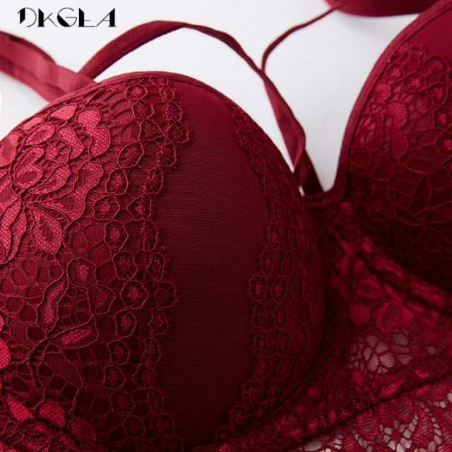 New Top Sexy Bra Green Brassiere 32 34 36 38 Size Underwear Cotton Thick Women Bras Lace Lingerie Embroidery Push-Up Bra Black